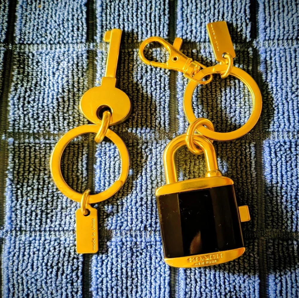 Coach Gold and Black Lock Keychain Lock/Unlock (BAG NOT INCLUDED) - Picture 4 of 6